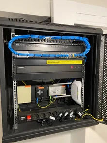 Equipamento de infraestrutura fotografado no portfólio institucional HSPROTEC